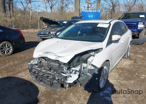 2018 Ford Focus Titanium z USA, uszkodzony, nr VIN 1FADP3J20JL229122